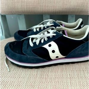 Saucony Low Profile Jazz Sneakers Navy Purple size 8 Women’s